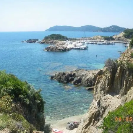 Joli F3 , 4 Pers, Mahana , Plein Pied Sur Jardin , Domaine Prive Criques Et Plages A Pied Daire *