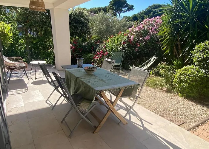 Joli F3 , 4 Pers, Mahana , Plein Pied Sur Jardin , Domaine Prive Criques Et Plages A Pied *