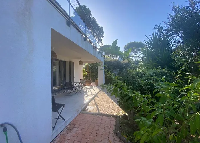 Joli F3 , 4 Pers, Mahana , Plein Pied Sur Jardin , Domaine Prive Criques Et Plages A Pied * Hyères