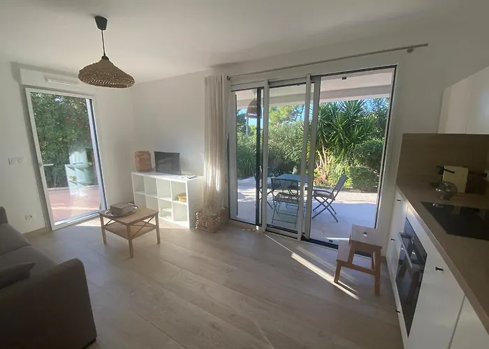 Joli F3 , 4 Pers, Mahana , Plein Pied Sur Jardin , Domaine Prive Criques Et Plages A Pied