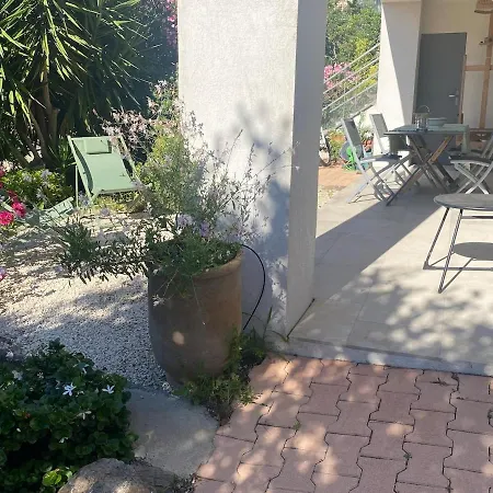 Joli F3 , 4 Pers, Mahana , Plein Pied Sur Jardin , Domaine Prive Criques Et Plages A Pied Apartment Hyeres