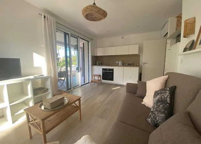 Joli F3 , 4 Pers, Mahana , Plein Pied Sur Jardin , Domaine Prive Criques Et Plages A Pied *