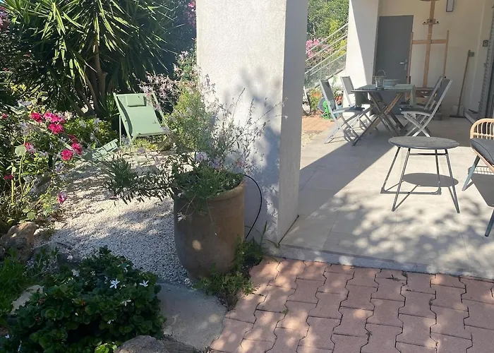 Joli F3 , 4 Pers, Mahana , Plein Pied Sur Jardin , Domaine Prive Criques Et Plages A Pied Apartment Hyeres