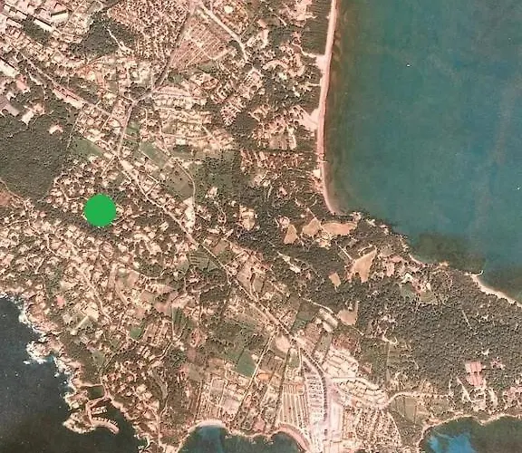 Apartment Joli F3 , 4 Pers, Mahana , Plein Pied Sur Jardin , Domaine Prive Criques Et Plages A Pied Hyeres