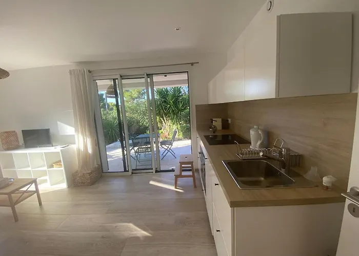 Joli F3 , 4 Pers, Mahana , Plein Pied Sur Jardin , Domaine Prive Criques Et Plages A Pied *