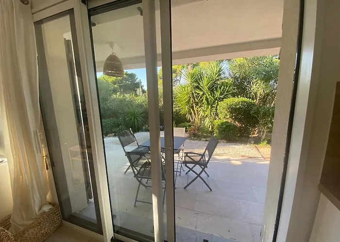 Joli F3 , 4 Pers, Mahana , Plein Pied Sur Jardin , Domaine Prive Criques Et Plages A Pied Hyeres